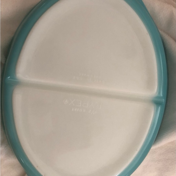 Vintage 1 1/2 quart turquoise snowflake divided serving dish - Picture 8 of 9